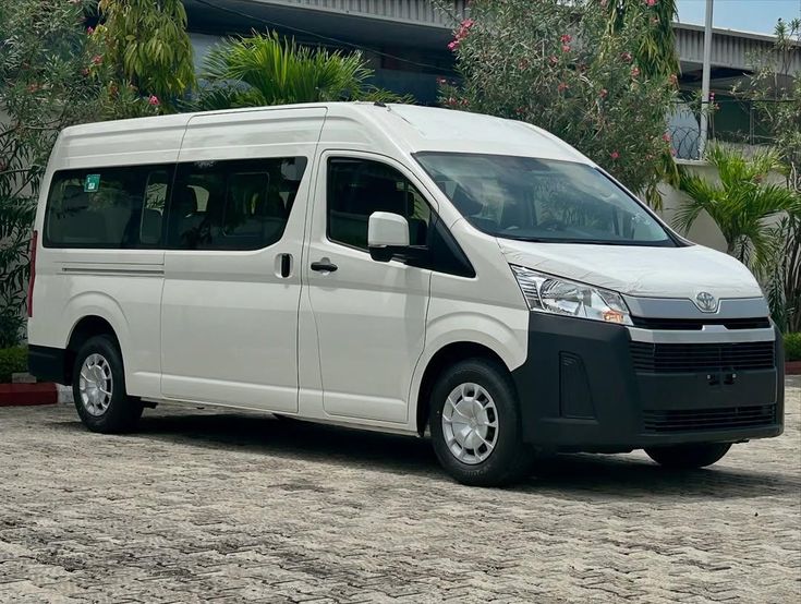Toyota Hiace Shuttle Service Riyadh Jeddah Dammam